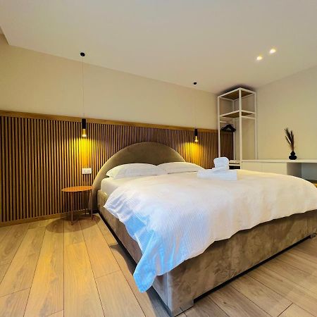 Tirana Center Hideaway Apartment ภายนอก รูปภาพ