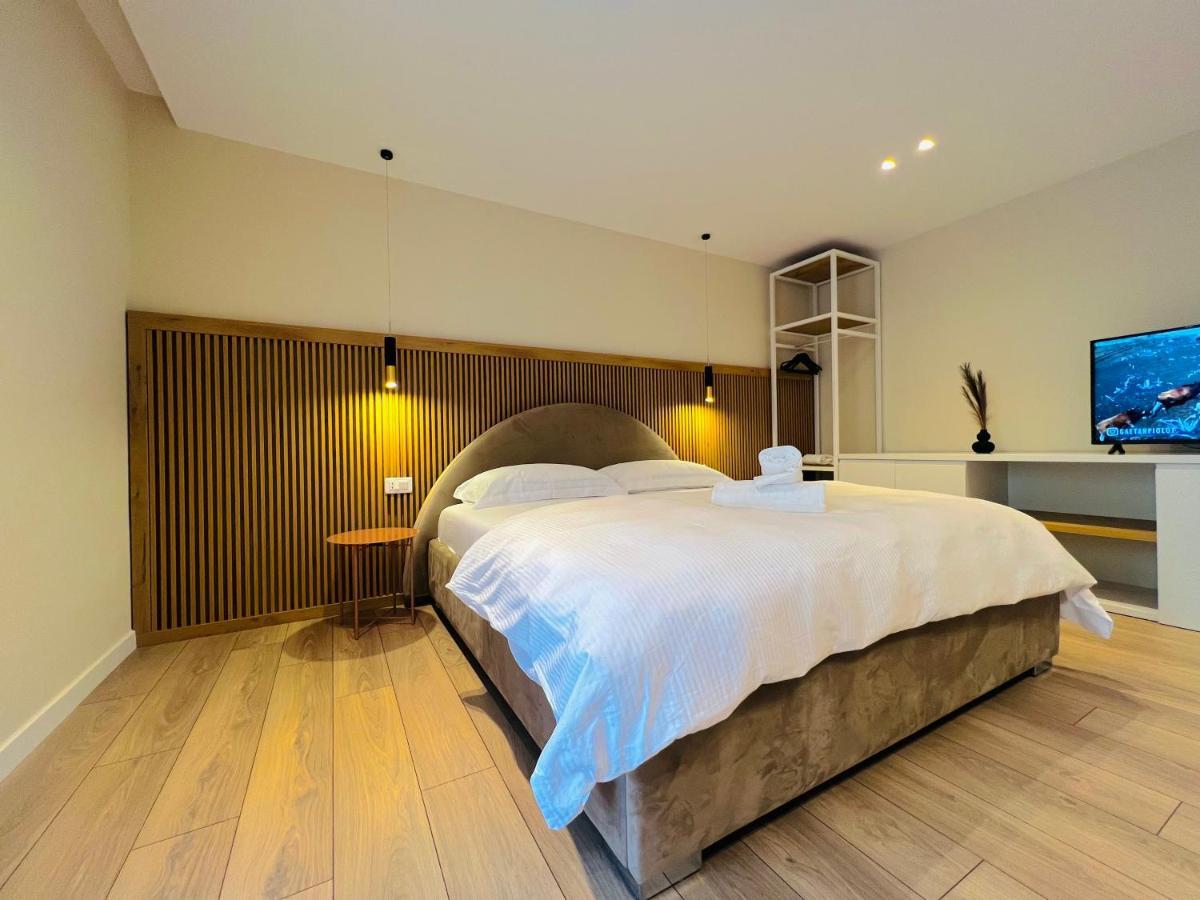 Tirana Center Hideaway Apartment ภายนอก รูปภาพ