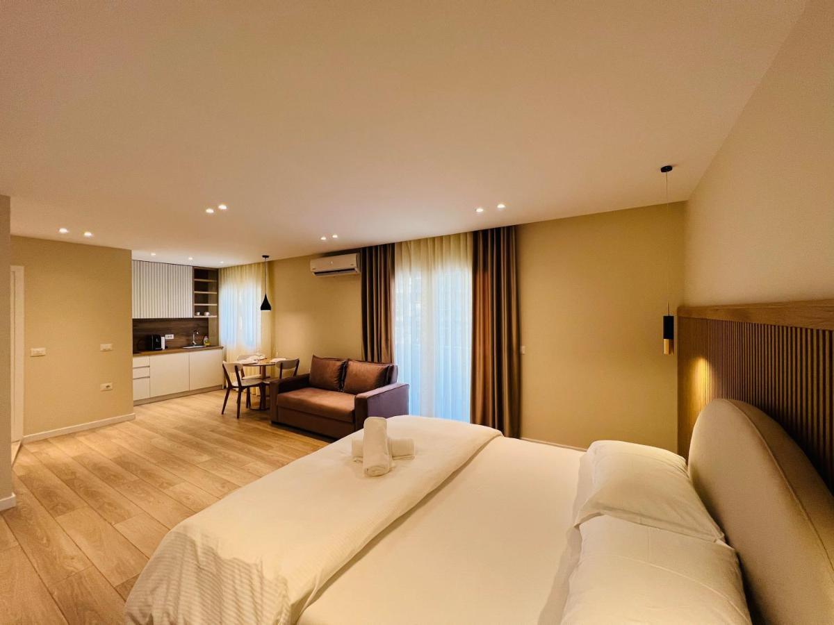 Tirana Center Hideaway Apartment ภายนอก รูปภาพ