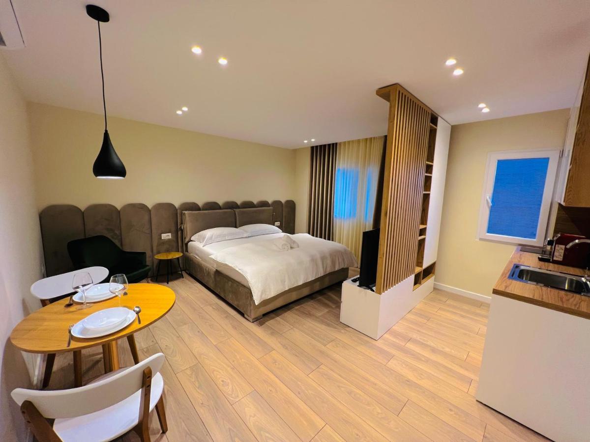 Tirana Center Hideaway Apartment ภายนอก รูปภาพ