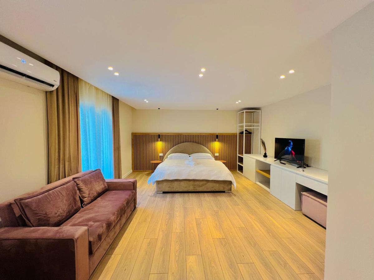Tirana Center Hideaway Apartment ภายนอก รูปภาพ