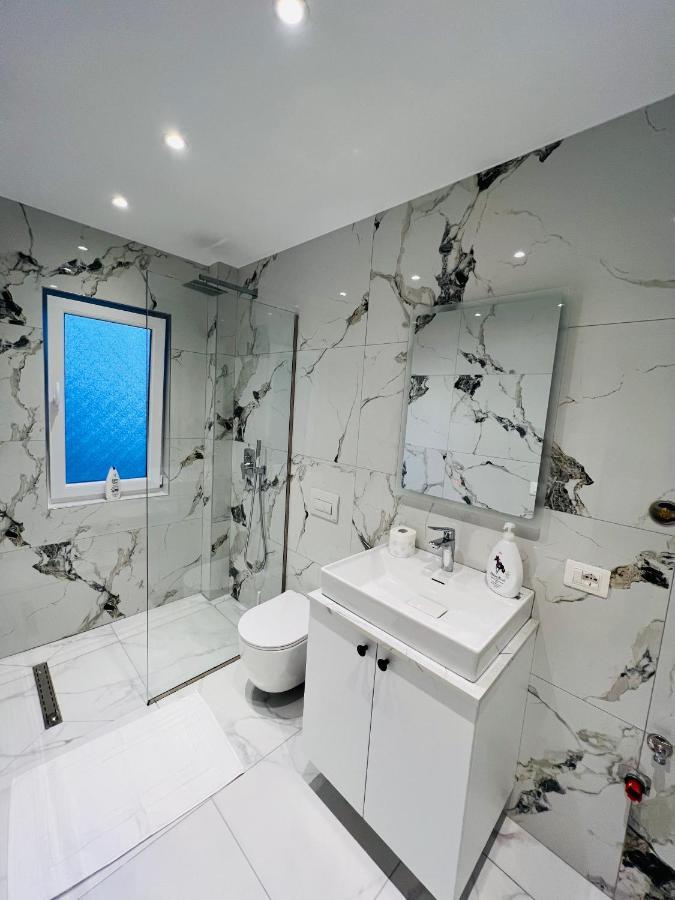 Tirana Center Hideaway Apartment ภายนอก รูปภาพ