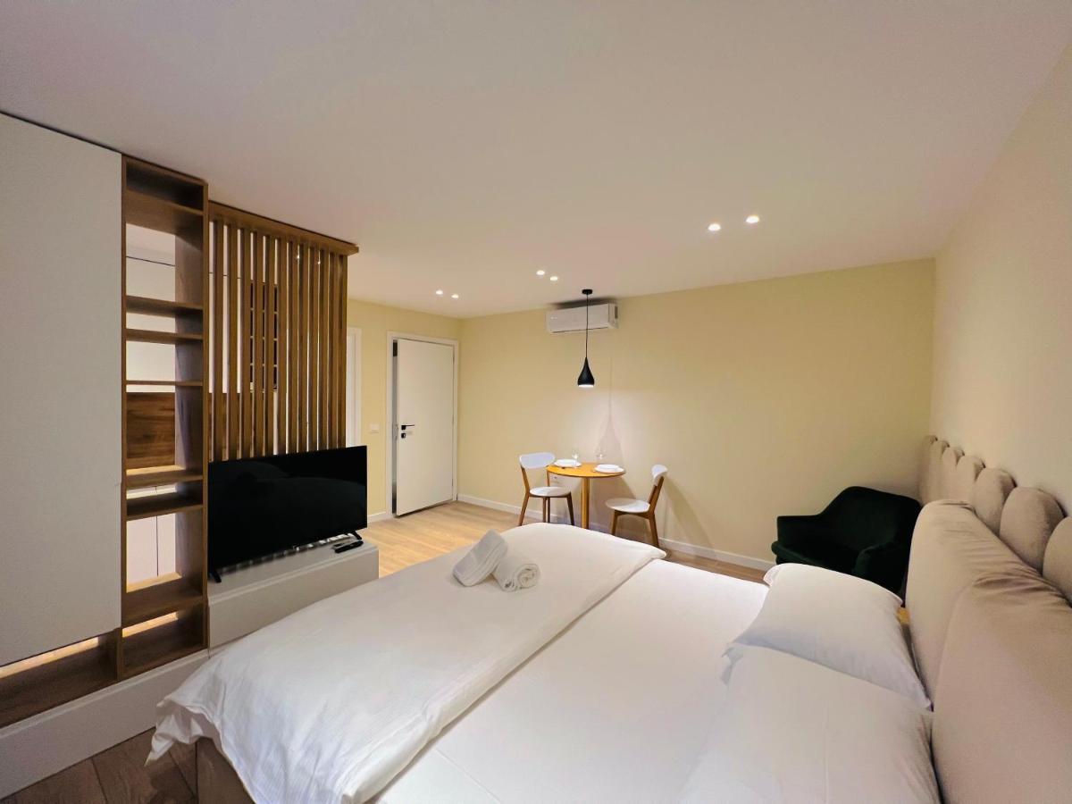 Tirana Center Hideaway Apartment ภายนอก รูปภาพ