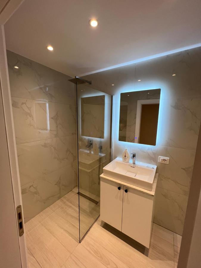 Tirana Center Hideaway Apartment ภายนอก รูปภาพ