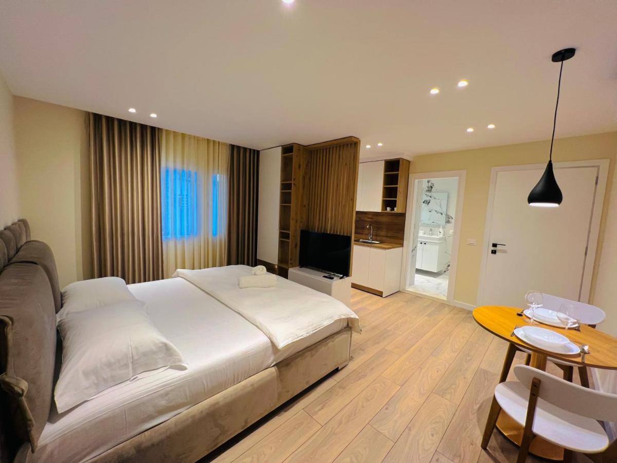 Tirana Center Hideaway Apartment ภายนอก รูปภาพ