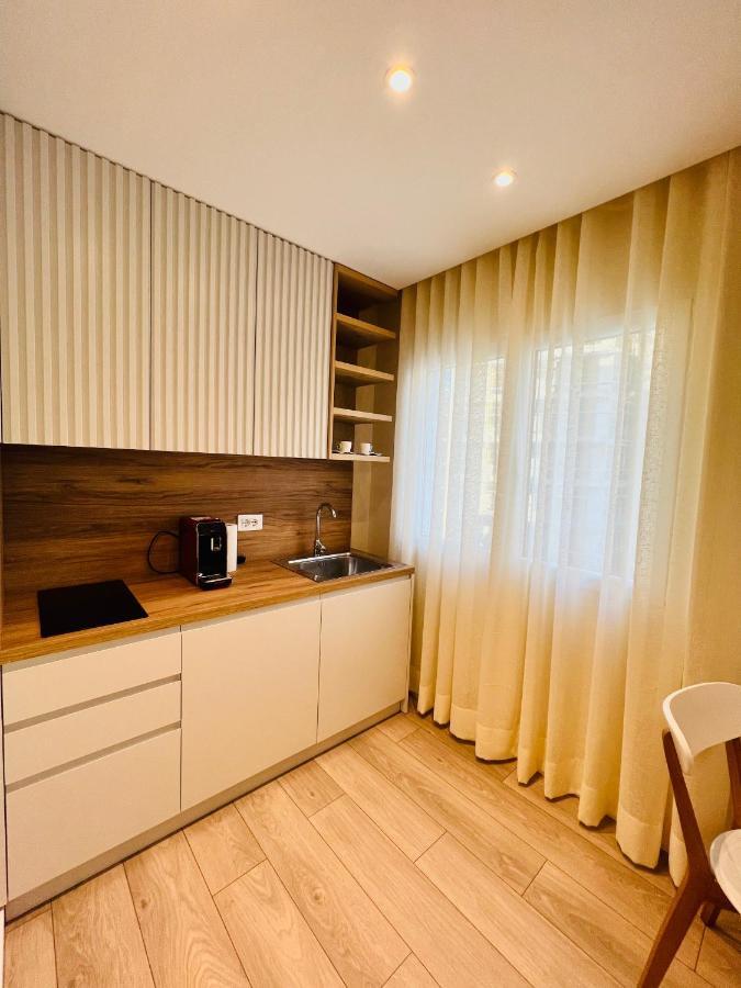 Tirana Center Hideaway Apartment ภายนอก รูปภาพ